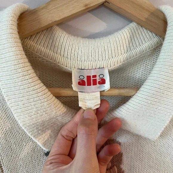 ❣️SOLD❣️Vintage Alia Floral Sweater - Picture 4 of 8